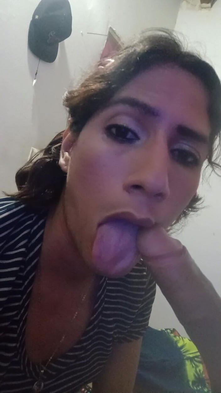 Femboy from Colombia: Tomando este bom leite morno