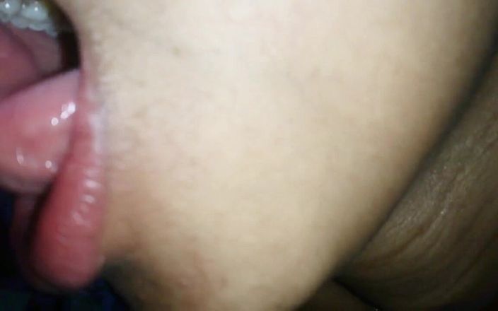 My nice tits: Ebene lagi asik jilat kontol