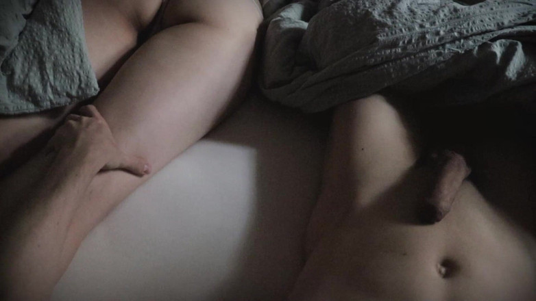 HotCoupleTeam: Saya melancap batang saya pada waktu pagi semasa dia berehat