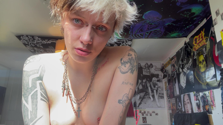 Glitterqueen1999: No Makeup Goth Girl Makes You Worship Her Nose in...