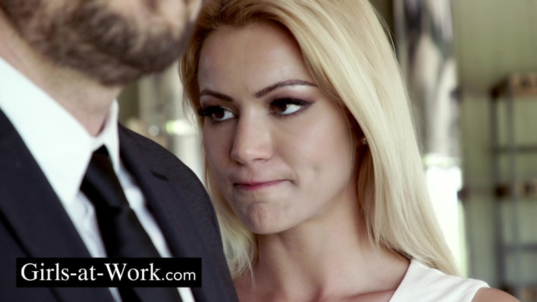 Girls At Work: Asunto secreto con la secretaria super caliente