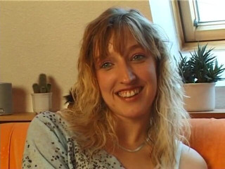 German Classic Porn videos: Angela는 포르노 사업에 경험이 없어