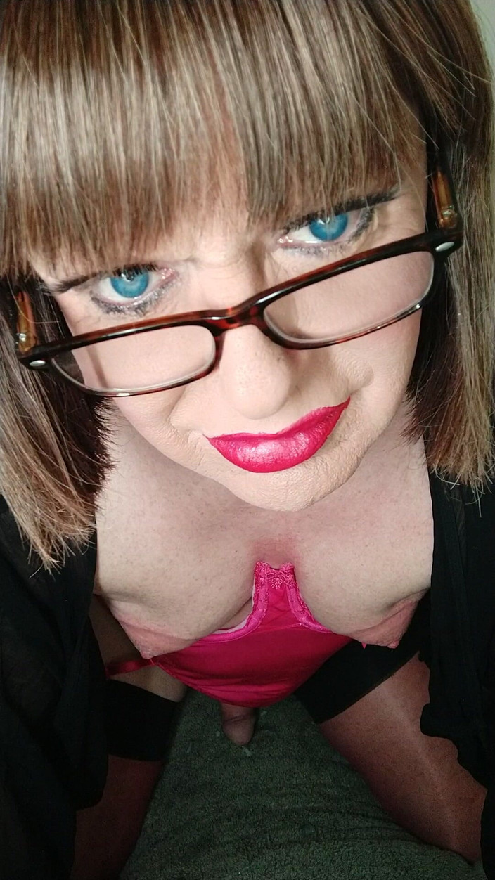 Emma Browne: Pelirroja traviesa juega solo