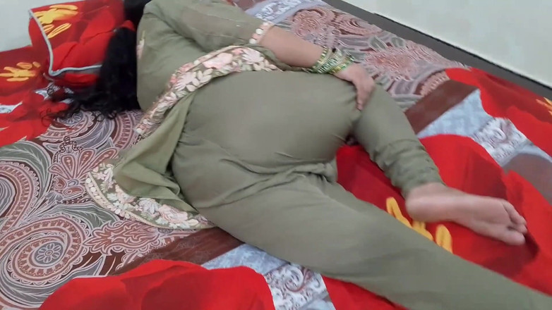 QueenbeautyQB: Indian Stepmom Invites When No One Is Home