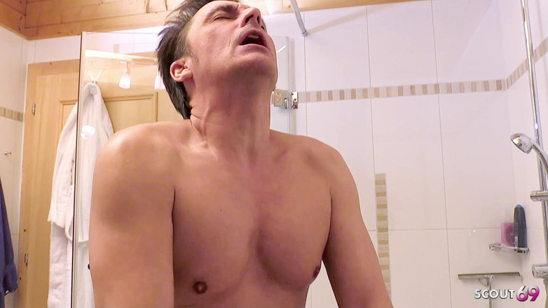 Full porn collection: Blonde sexy rijpe Julia met grote tieten geneukt onder de...