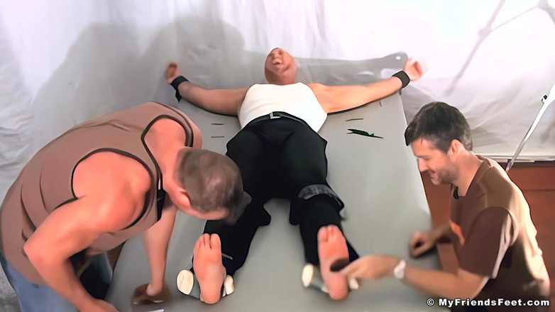 My friends feet: Szef Skinner związany i łaskocze