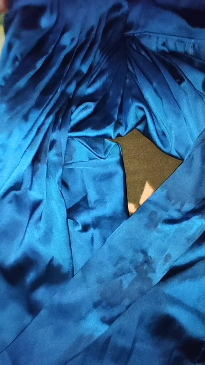 Satin And Silky: Satynowy jedwabna ręczna robota porno - Dick Head Rub with Blue...