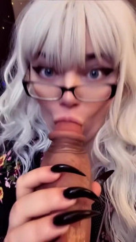 Üvey anne büyük yarağını emiyor