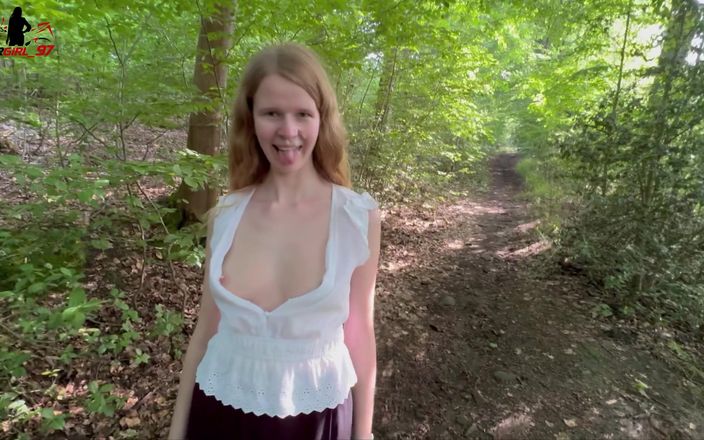Bikergirl_97: Ejaculare facială și riscantă cu spermă plimbare în pădure