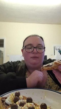 SSBBWLadyBrads: Mmmm dnes dělám vafle