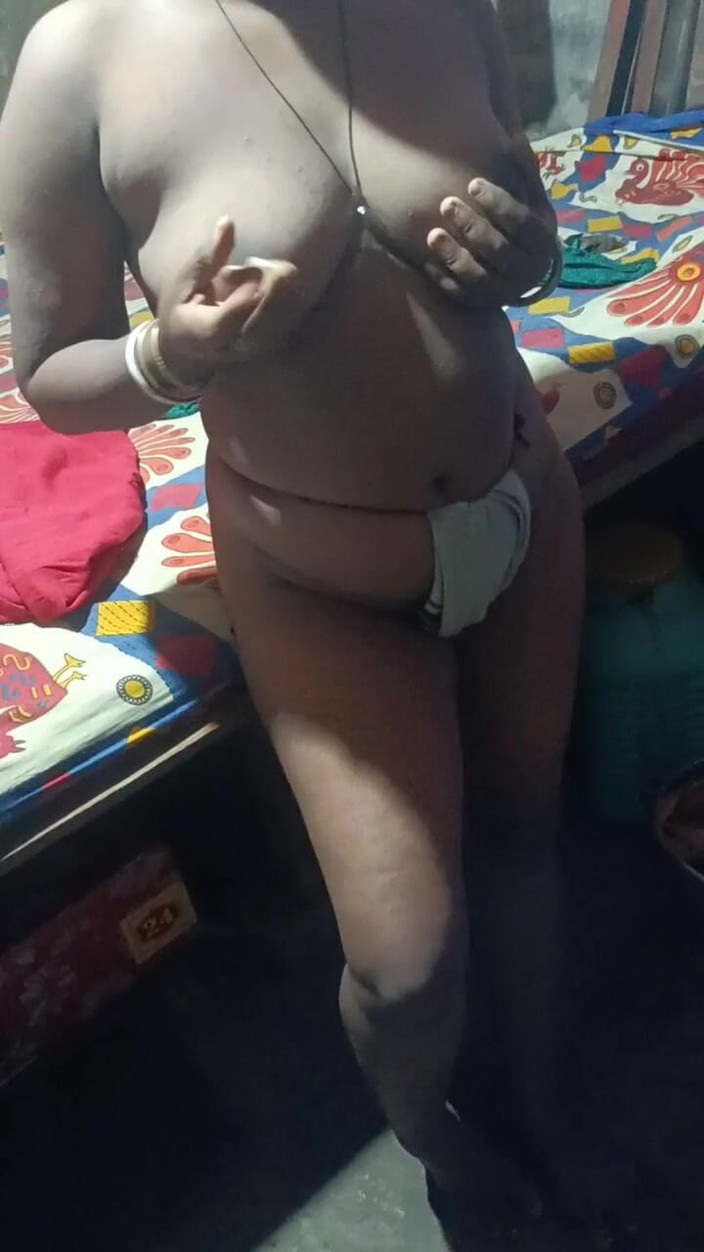 Monika Bhabhi: Pokud chcete sledovat sexuální video švagrové, sledujte