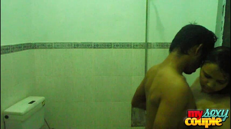 Desi Couple Sunny & Sonia: Desi Couple Making Love While Taking Early Morning Shower