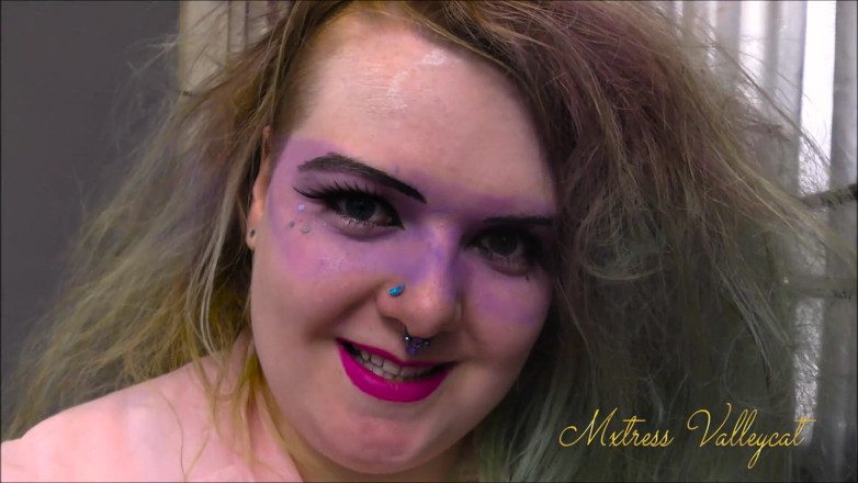 Mxtress Valleycat: Get me something pretty for my face