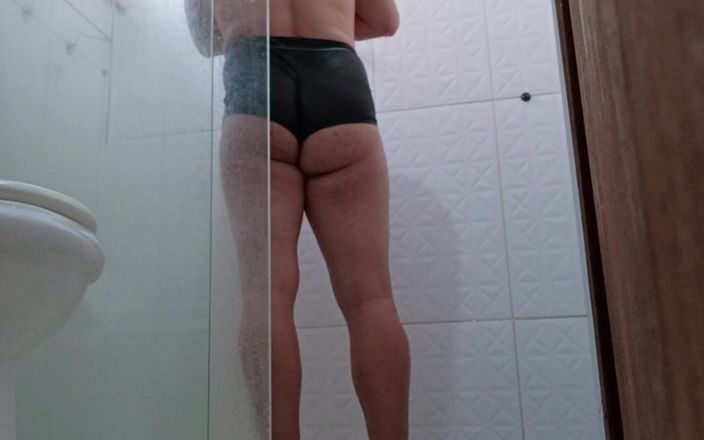 amateurbrazilian: リトル・マルコスの家で入浴