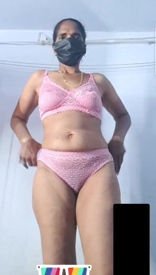Jayaselvi: Tatie tamoule, pink inner, service d’appel vidéo