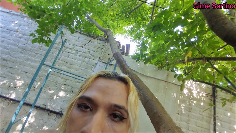 Sol Sortino: ホットなTガールがあなたのきついお尻に犯される