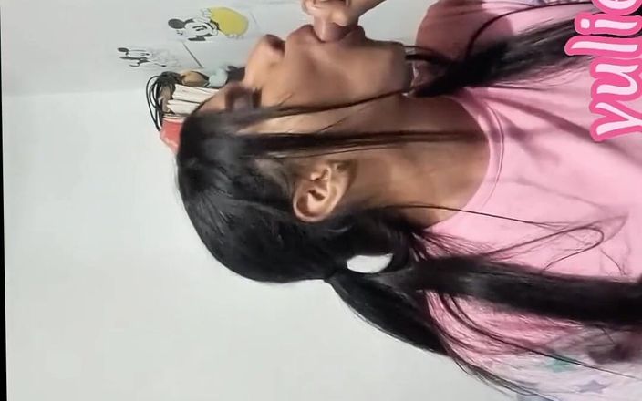 Yulieth Gomez: Yaramaz Kolombiyalı kadın seks karşılığında fotoğrafçıya sunuyor