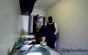 Dirty Brunette: Sletterige nymfo vrouw rookt en zuigt pik in de keuken