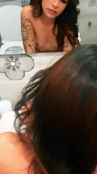 Behind the Scenes: Michy Perez & Luc Berus Scopata Veloce E Bollente in Bagno Durante Il Trucco