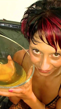 Horny Japanese Slut Fingers & Dildos Herself Hardcore in Overflowing Bathtub to Squirt Explosion!