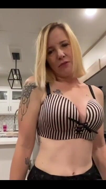 20% off 'bailing Out My Step Sister (Shiny cock films) 20% off 'bailing Out My Step Sister (Shiny cock films)