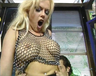 MMV films - The Original: Quente milf adora pau na bunda dela