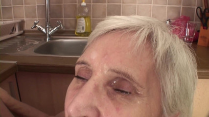 Mature Climax - 100% Mature Videos: Çoraplı azgın nine mutfakta sikiliyor