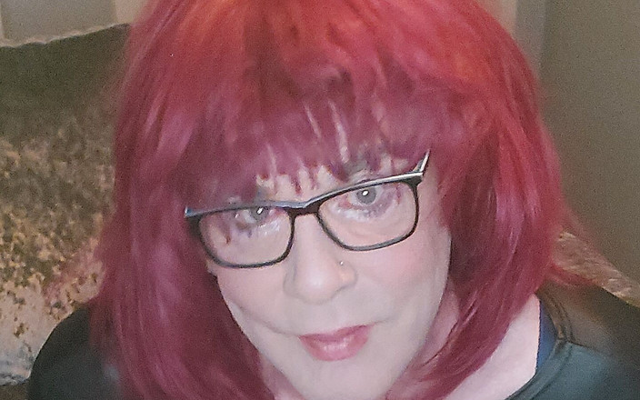 Juniperberi29: Bottes en bas et plaisir fouetté