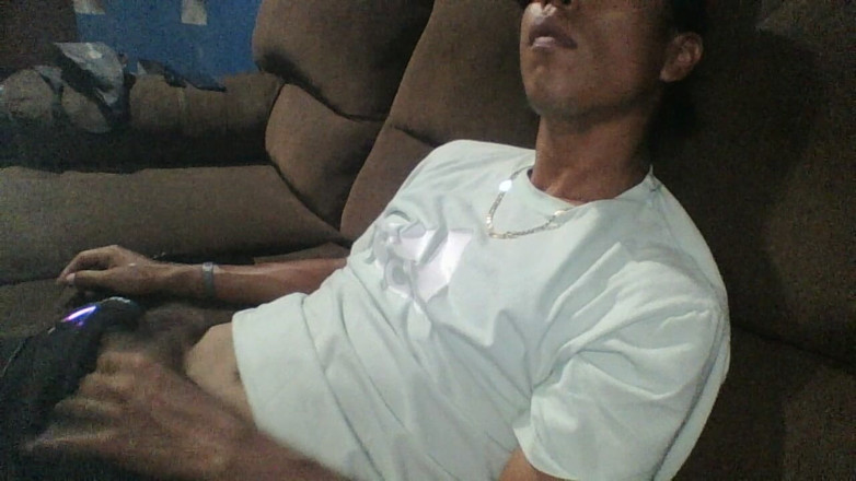 AlexAlejandro13: 我花了很多时间在电脑上看色情片