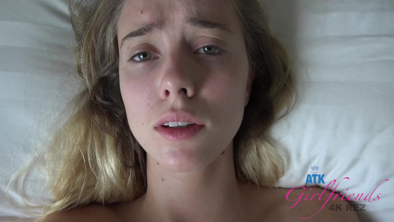 ATK Fans (Girlfriends): Haley piensa que un poco de sexo podría ayudarla a...