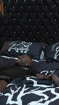 Cuckold cuckchair 6 Katt Noir xxx en Tommy Chestnut- slanke hete vrouw wordt door grote zwarte lul genomen en maakt echtgenoot een sperma-etende cuckold