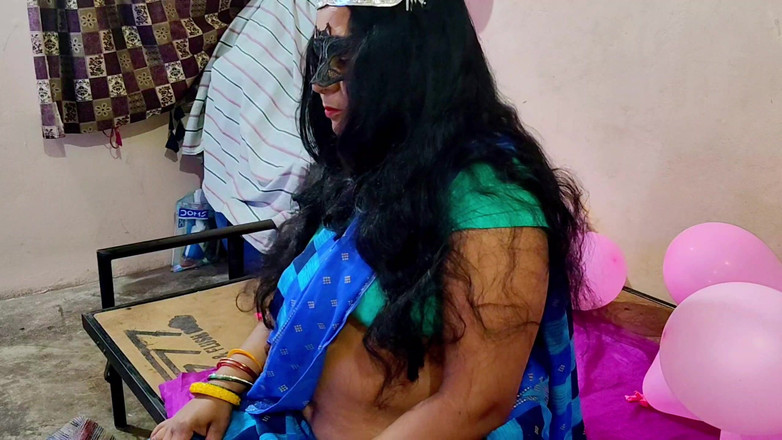 Annubhabhi4: Ama de casa india en su cumpleaños