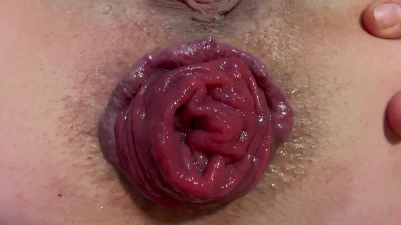 Putarankahotmilf: アナルスプレッドのクローズアップ、脱出と白いナイロンシューズで足が見える