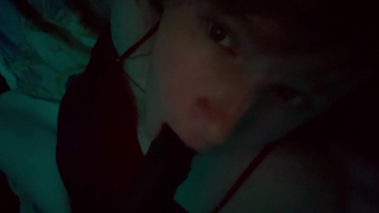 Sexualescape69: İyi bir kadın kılıklı gibi yatakta dildo emiyor