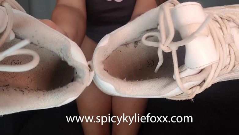 SpicyKylieFoxx: Baskets Et Chaussettes De Sport: Mais Vraiment Sales!