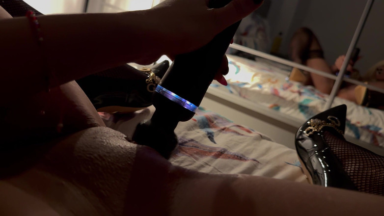 BellaSin: 間近で目覚めろ、熱くて欲求不満!オーガズムだけ、濡れたきつい膣、深い内側のハッピーエンド、お気に入りの義理の妹と二人きりで