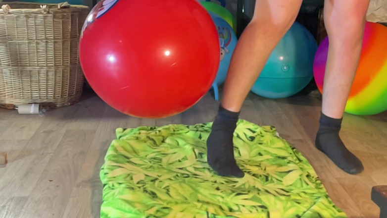 BeachBallsDuo: Studsande på Red Hopperball - Non Pop 