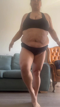 Un fan demande des seins d’entraînement de fitness en sortant mon soutien-gorge