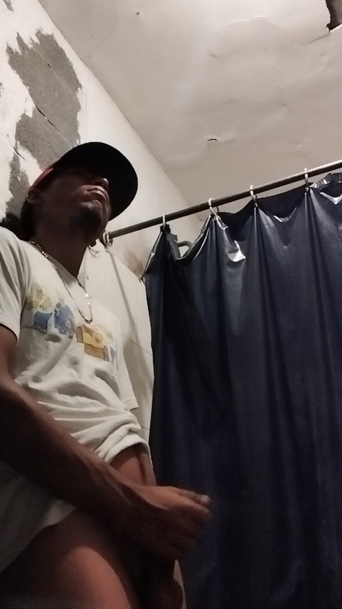 AlexAlejandro13: Garçon qui prend plaisir dans la salle de bain