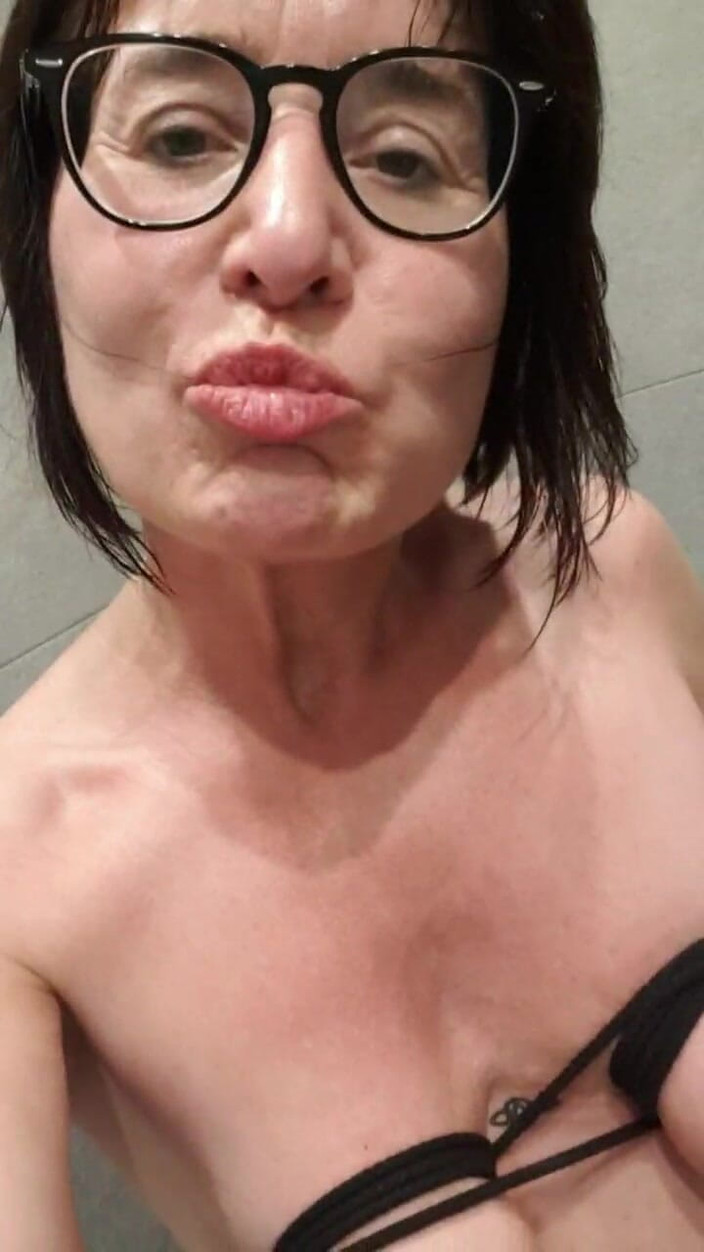 JulieEroticDress: कैंपिंग डच में धारा निकलना Ekstase