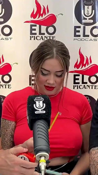 Interview mit Elo Podcast endet mit einem Blowjob und viel Sperma – Sara Blonde – Elo Picante