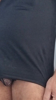 Tranny Crossdresser škádlí v černém prádle
