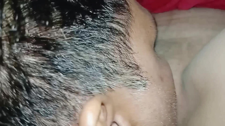 Janvibhabhii: Video seks gadis india yang baru nikah dan jilat memek...