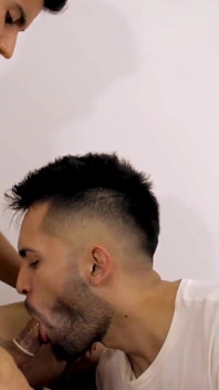 Fabian, erstes casting mit Camilo genießt einen guten kopf, großer schwanz und große ladungen - wilde latinos