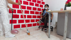 NEGRITA SEXY: बॉस अपने कर्मचारी को अधीन करता है और उसे ऑफिस में चोदता है