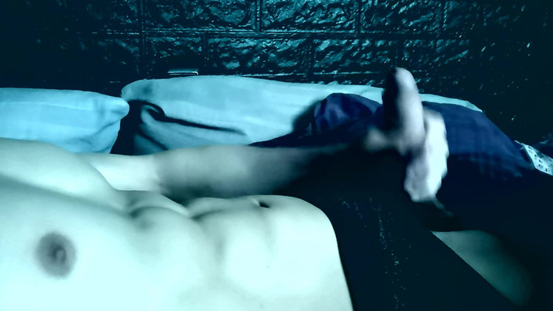 SEXY_GUYBEST: Gemete foarte sexy și masturbare pasională a unui hot!