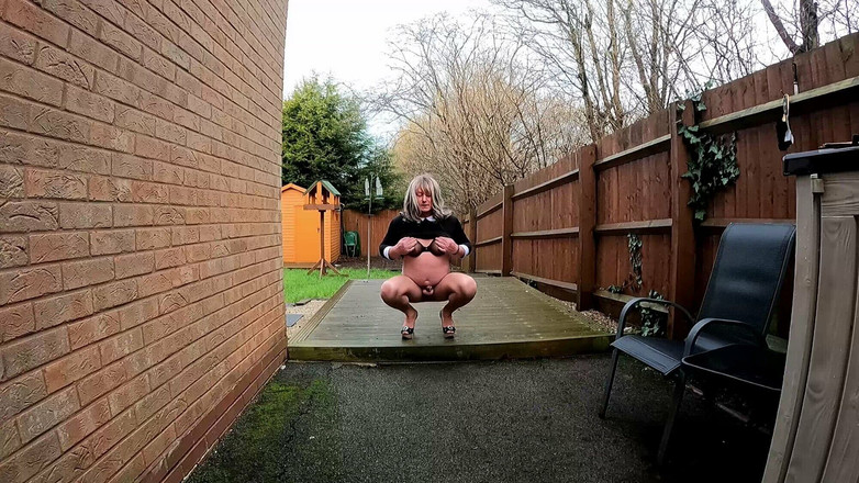 Kellycd2022: crossdresser kellycd2022 first unmasked video in my favourite black dress...