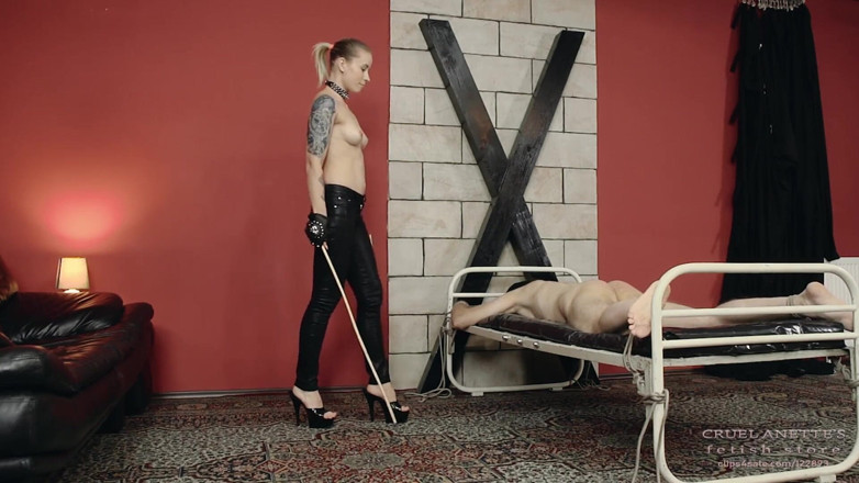 Cruel Anettes fetish world: Azotes gruesos