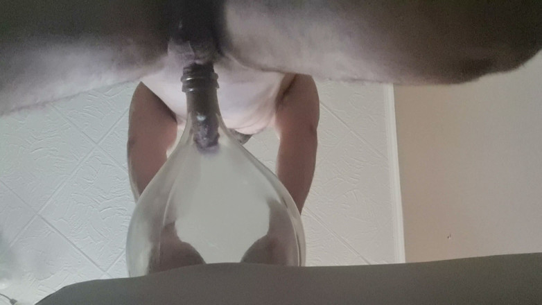 Naxy: Große glasflasche ficken - anfrage