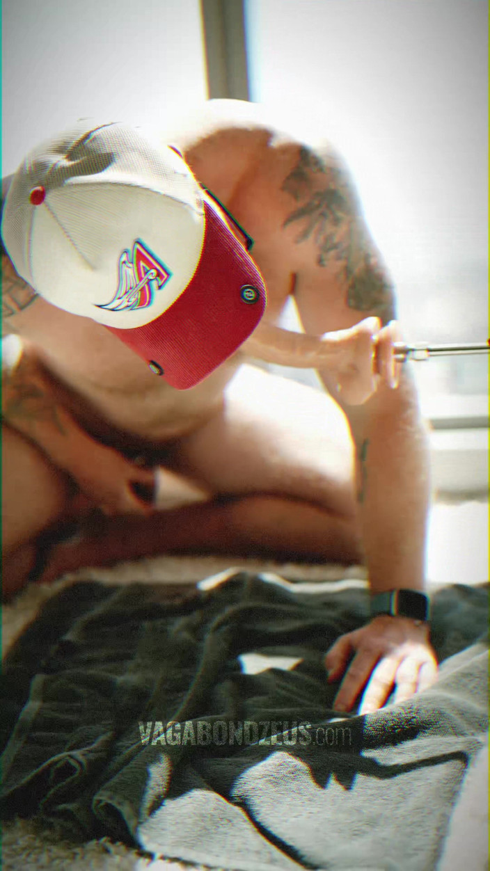 VagabondZeus - Erotic Filmmaker: Orso Australiano Che Gioca Con Una Macchina Da Scopata Sulla...